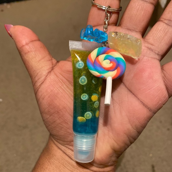 Lip gloss keychain - Picture 3 of 8